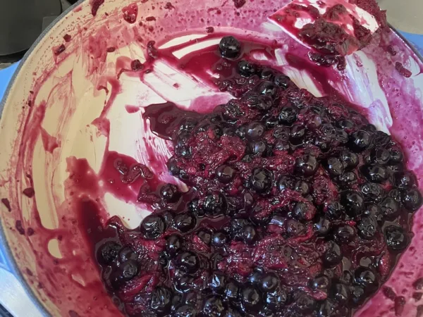 Filling is ready when thickened and you can draw streaks on the bottom of the saucepan